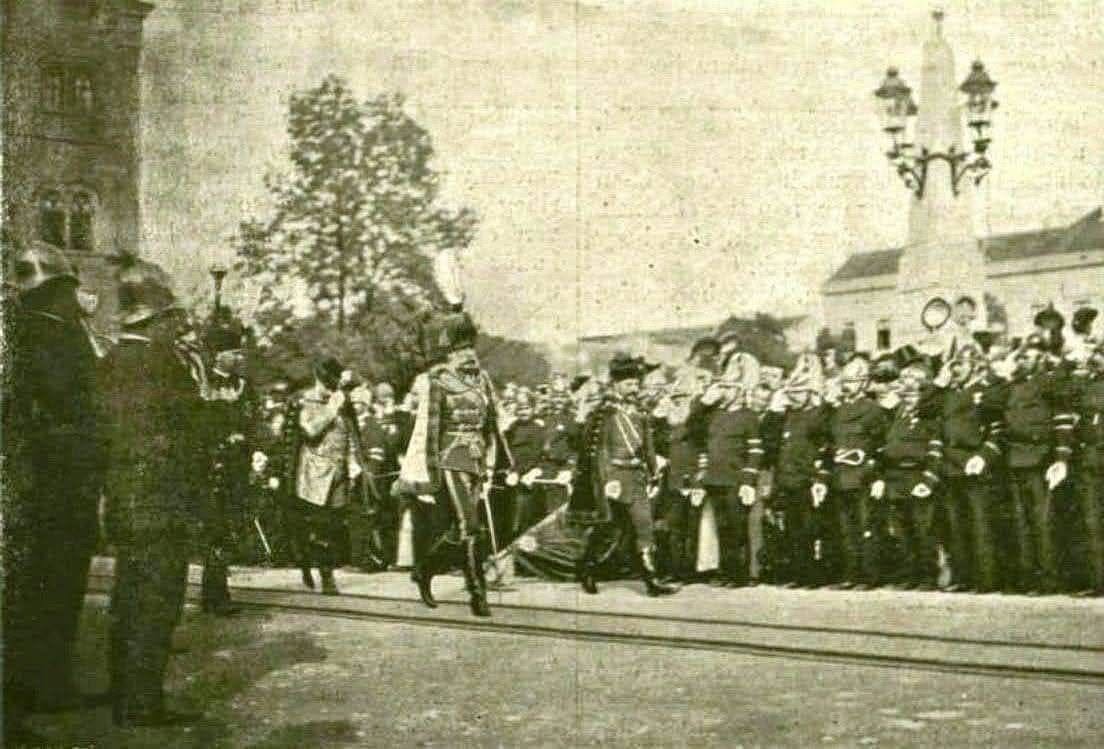 Svečani doček cara Franje Josipa ispred novoizgrađene zgrade Hrvatskog zemaljskog kazališta 14. listopada 1895. godine